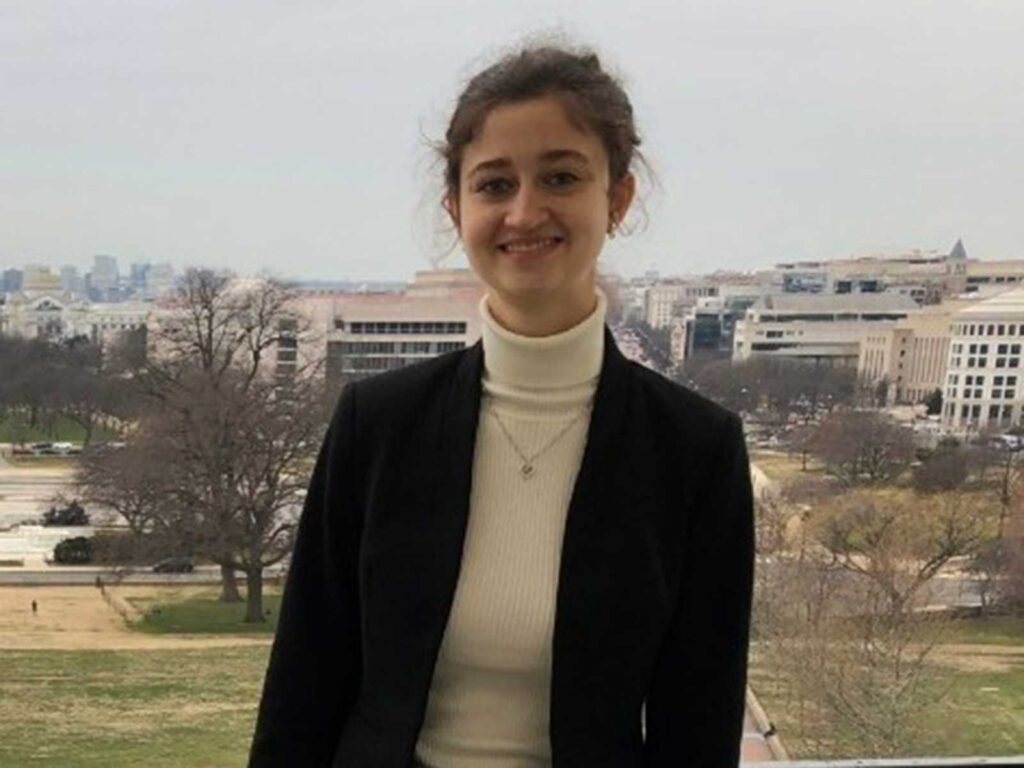 Emma Weiss ’12
